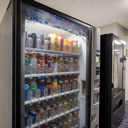 Suburban Studios Milwaukee Airport Екстериор снимка