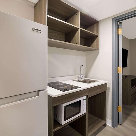 Suburban Studios Milwaukee Airport Екстериор снимка