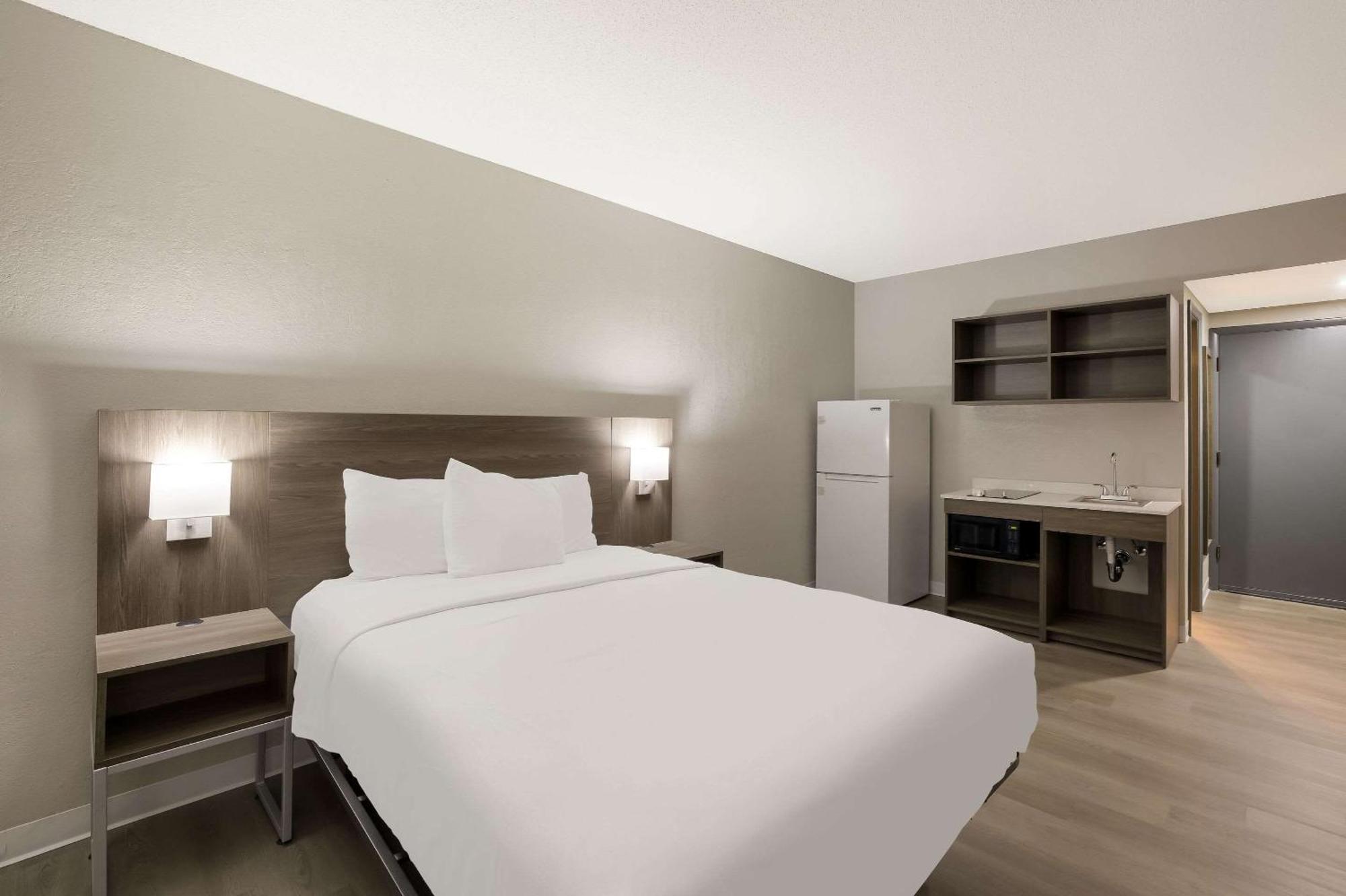 Suburban Studios Milwaukee Airport Екстериор снимка