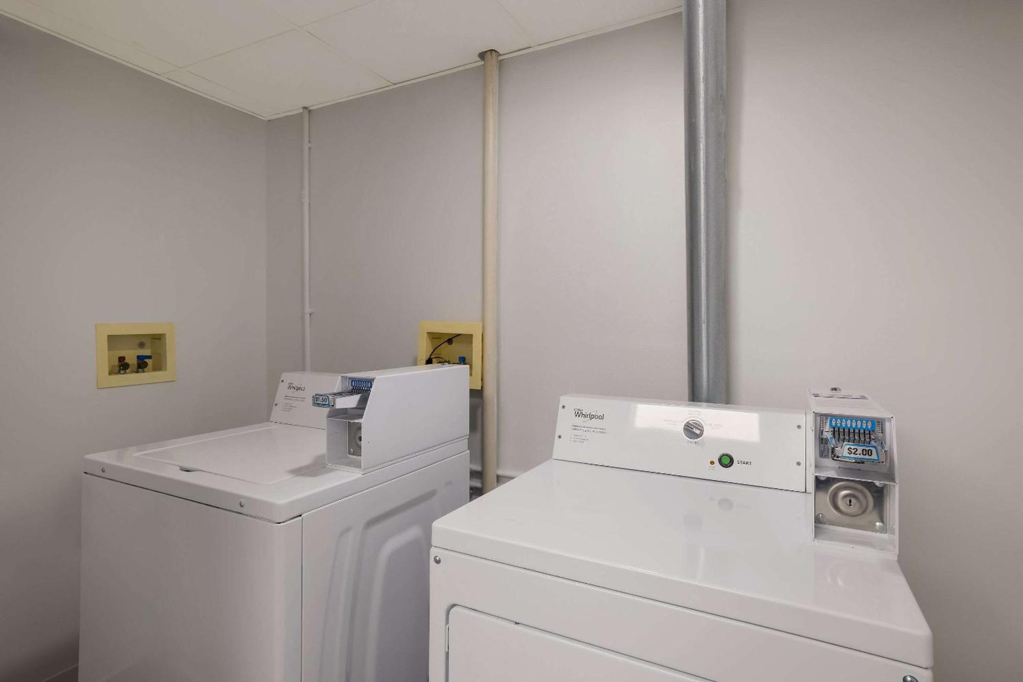 Suburban Studios Milwaukee Airport Екстериор снимка