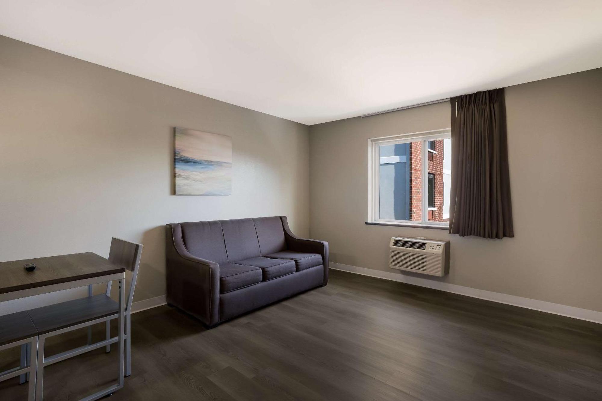 Suburban Studios Milwaukee Airport Екстериор снимка