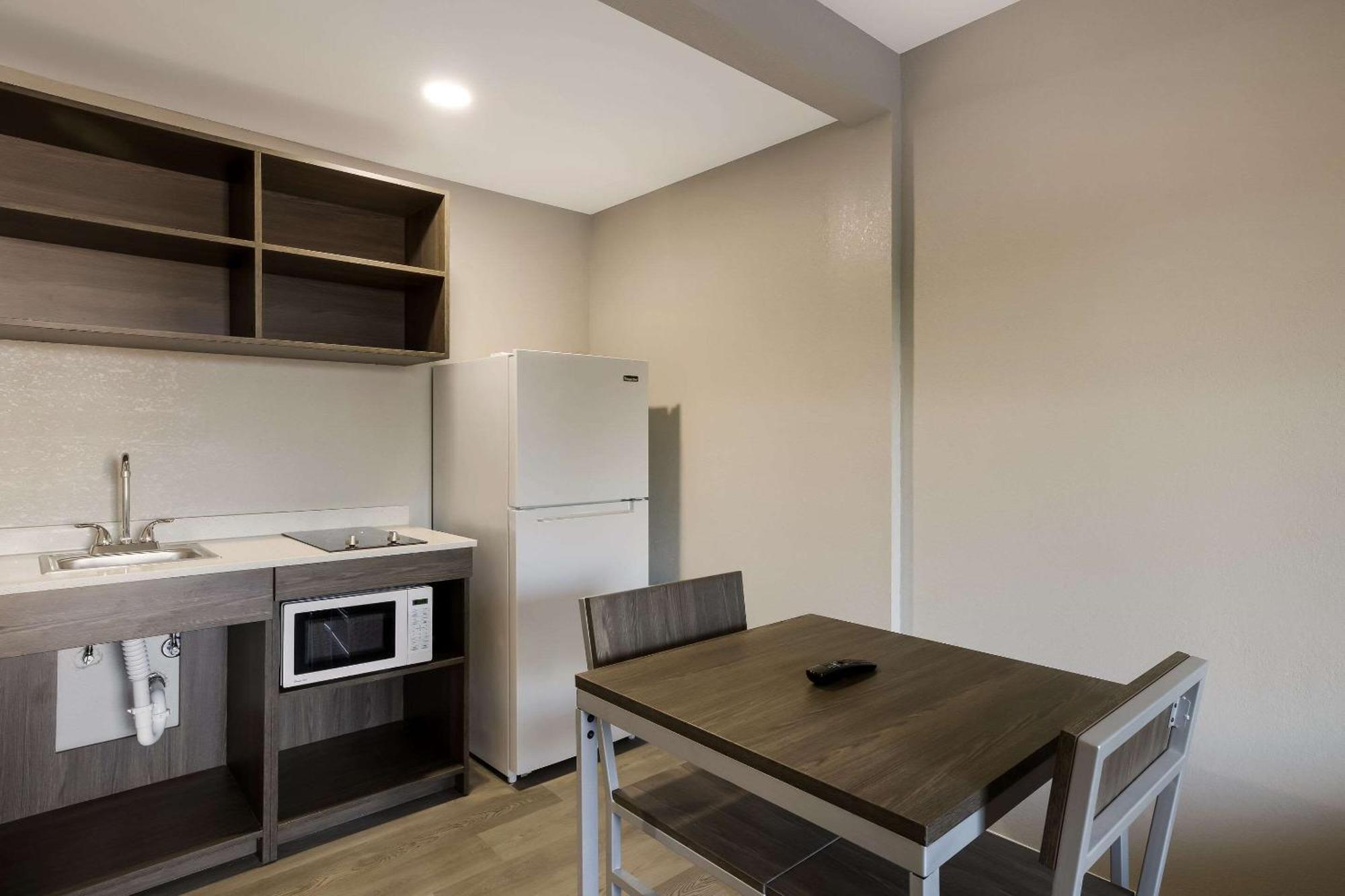 Suburban Studios Milwaukee Airport Екстериор снимка