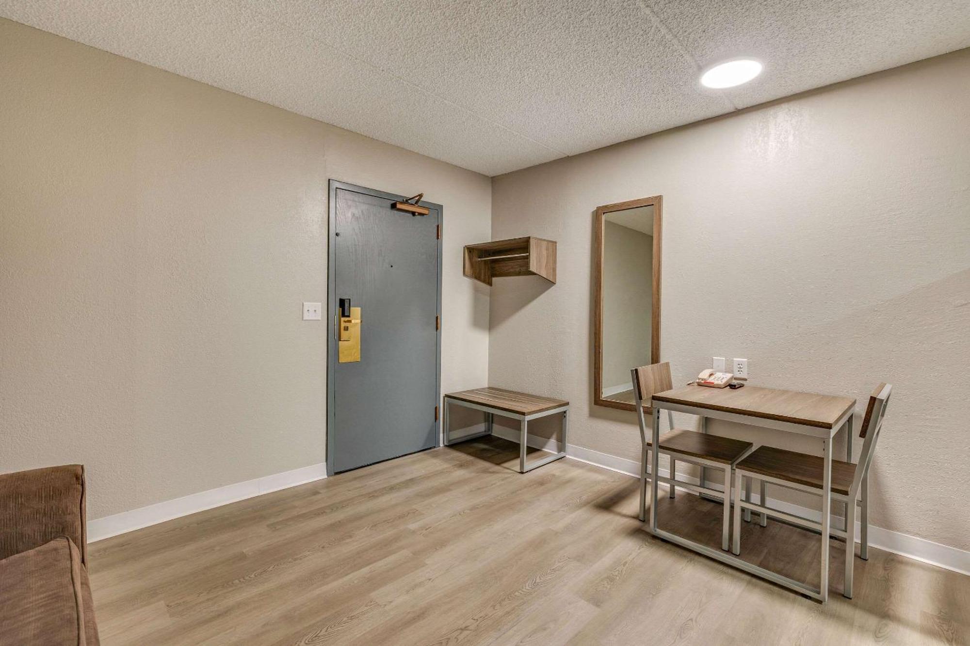 Suburban Studios Milwaukee Airport Екстериор снимка