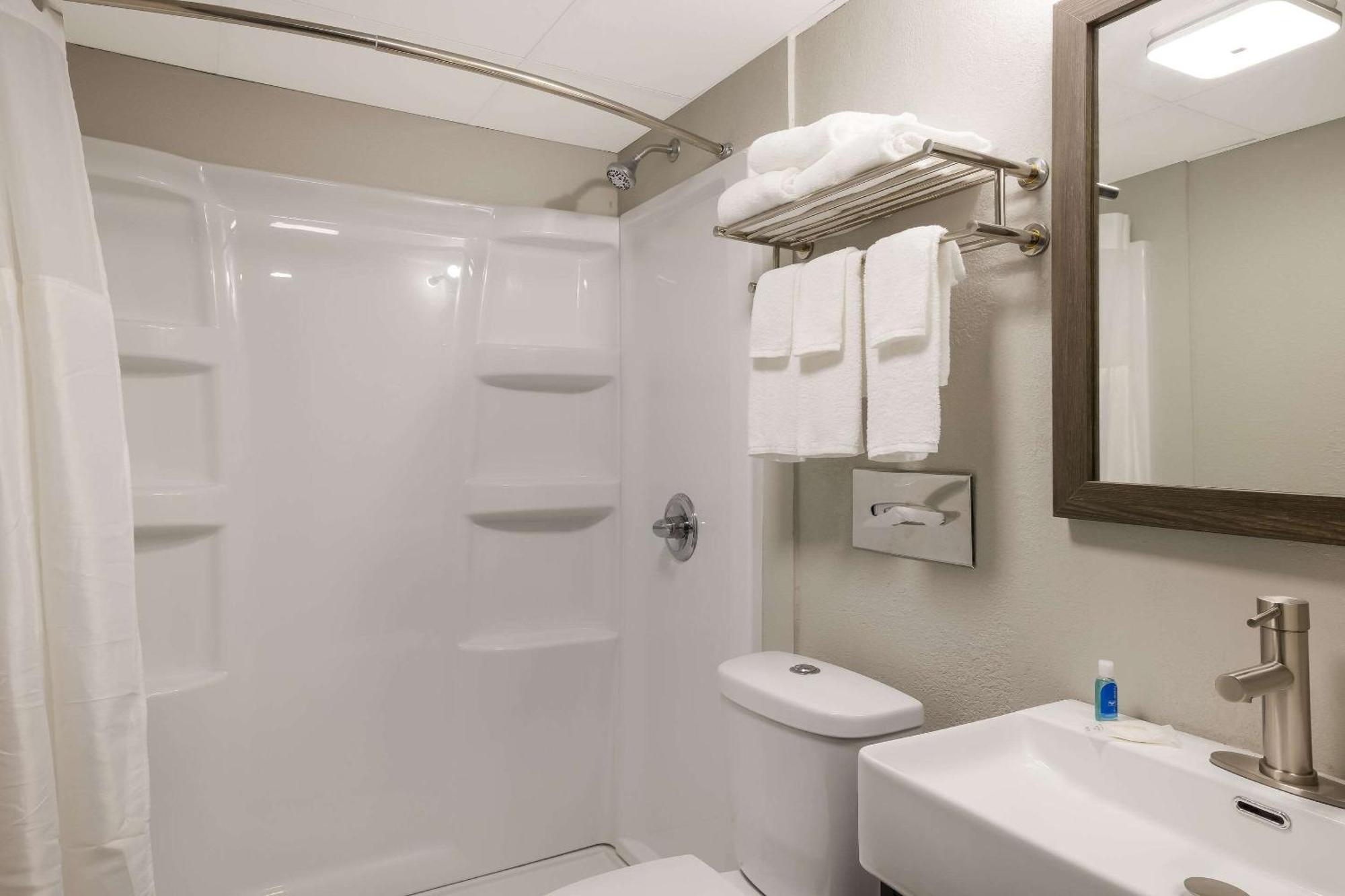 Suburban Studios Milwaukee Airport Екстериор снимка