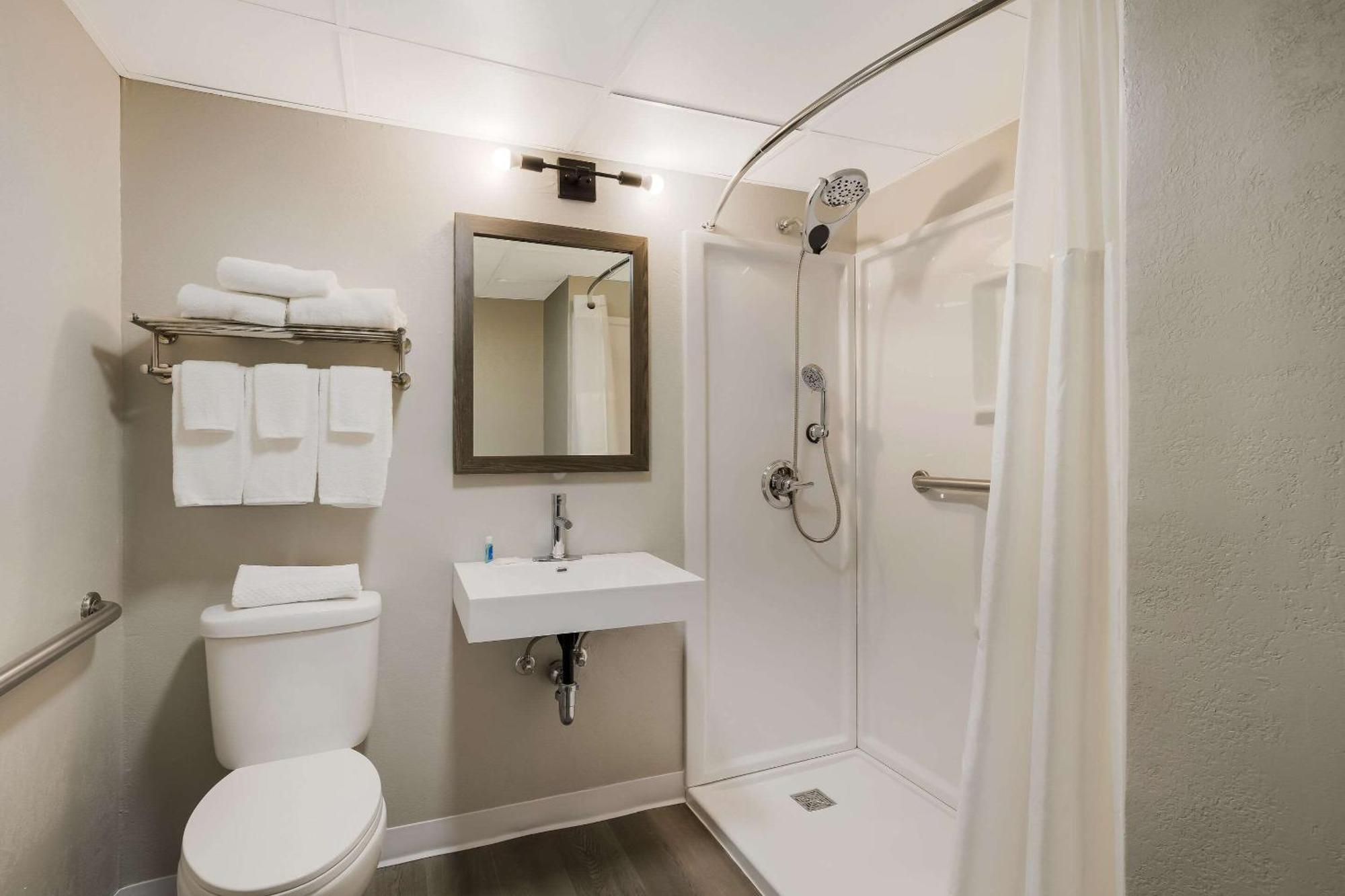 Suburban Studios Milwaukee Airport Екстериор снимка