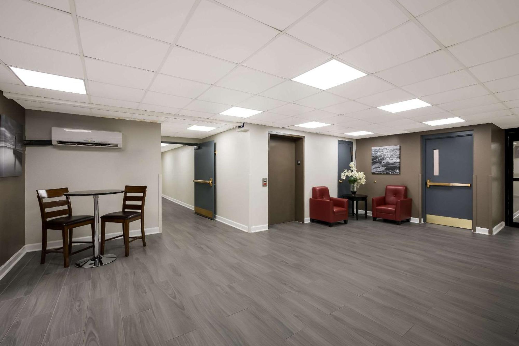 Suburban Studios Milwaukee Airport Екстериор снимка