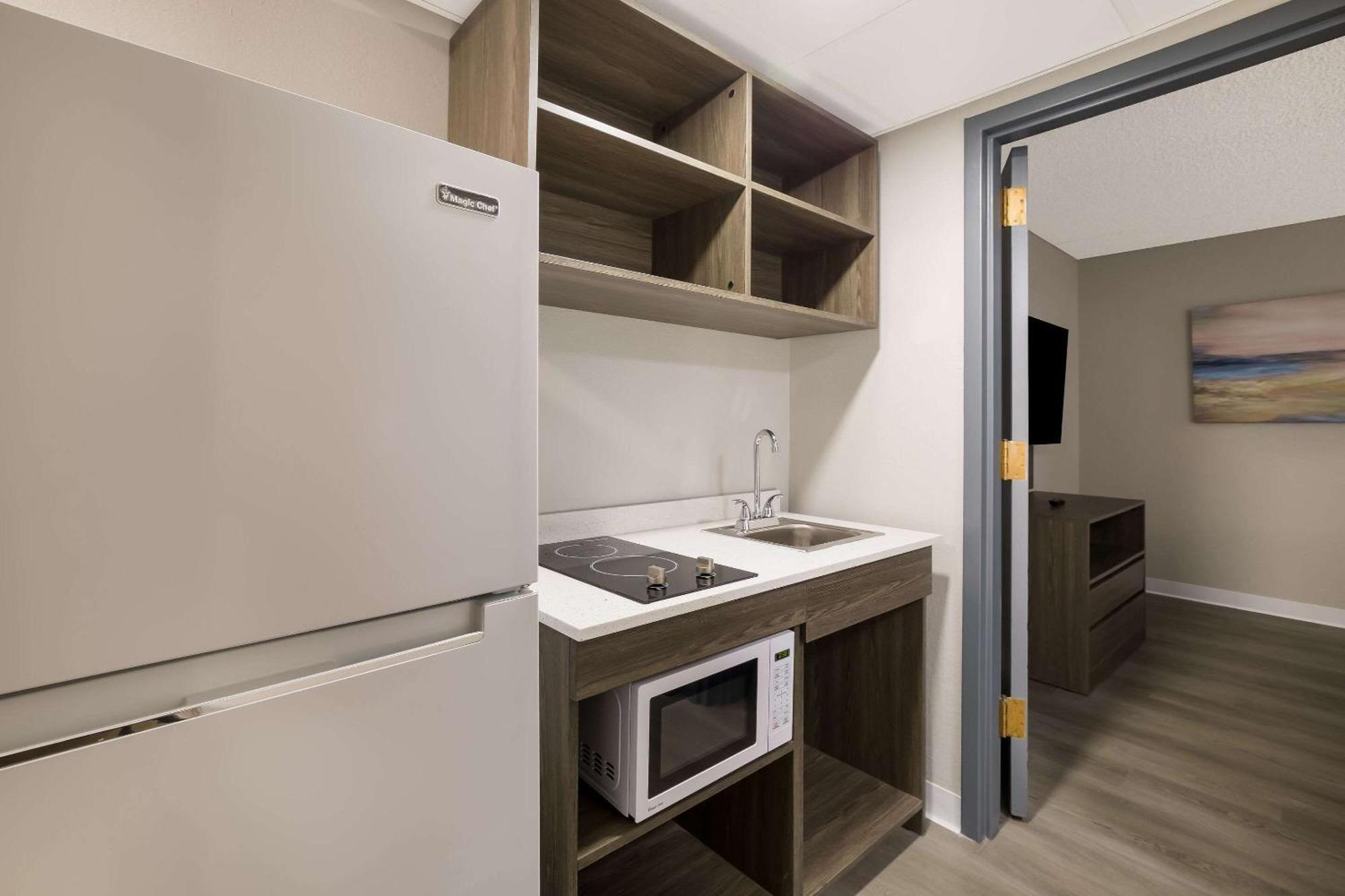 Suburban Studios Milwaukee Airport Екстериор снимка